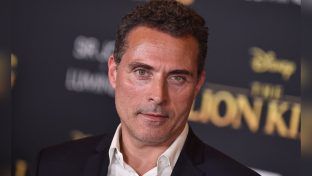 Rufus Sewell will es noch einmal wissen. (nah/spot)