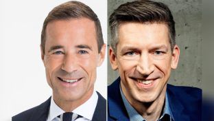 Kai Pflaume (li.) und Steffen Hallaschka werden erstmals TV-Jahresrückblicke präsentieren. (jom/spot)