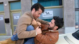 "GZSZ": Der Streit zwischen Carlos (l.) und Tobias eskaliert. (cg/spot)