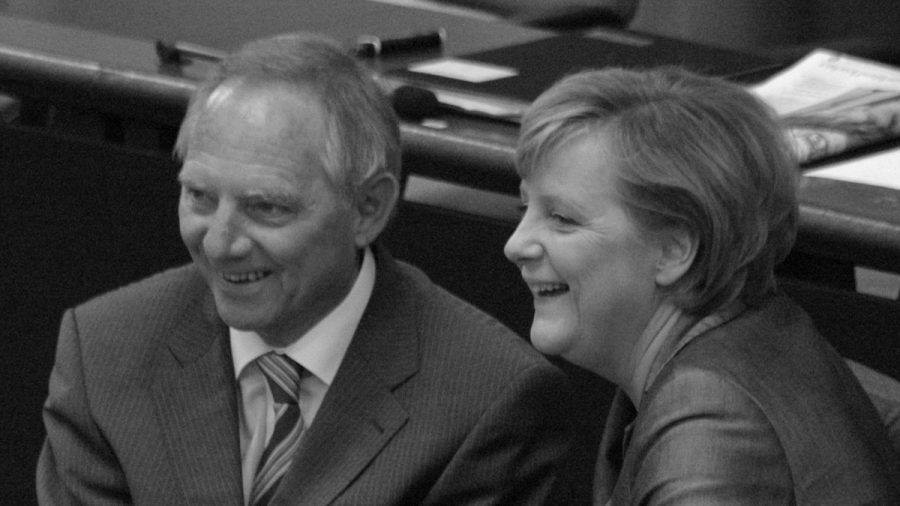 Deutsche Politikgrößen wie Angela Merkel trauern um CDU-Politiker Wolfgang Schäuble - hier im Jahr 2006 im Bundestag. (the/spot)