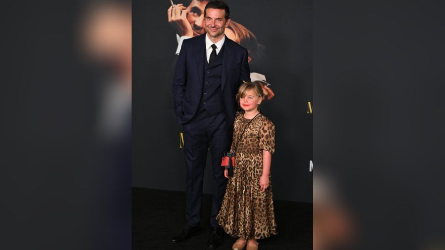 Bradley Cooper mit Tochter Lea auf dem roten Teppich. (hub/spot)