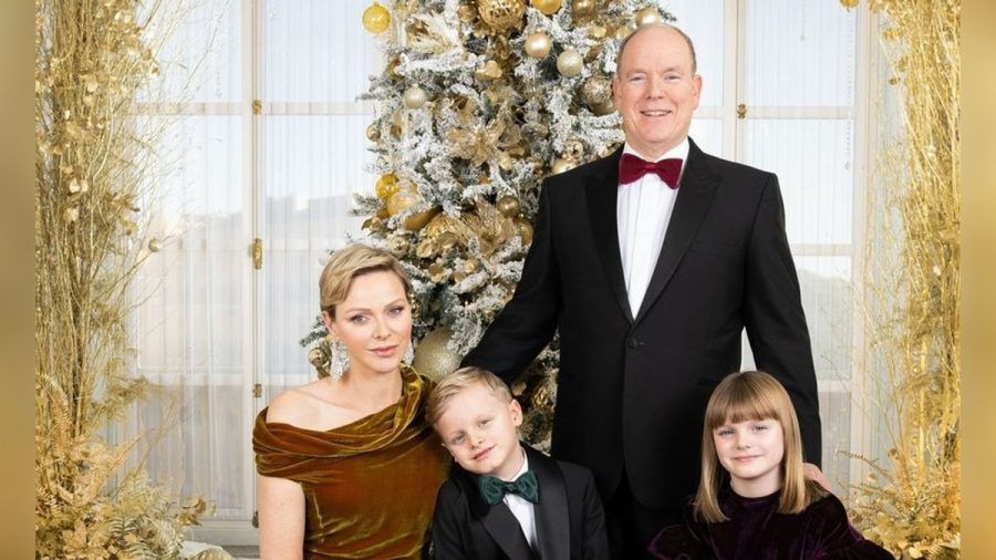 Fürstin Charlène sowie Fürst Albert II. und die beiden Kinder des monegassischen Fürstenpaares - Jacques und Gabriella - senden mit einem neuen Foto weihnachtliche Grüße. (the/spot)