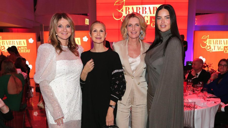 Moderatorin Frauke Ludowig, die Schauspielerinnen Kelly Rutherford und Maria Furtwängler sowie Model Adriana Lima (v.l.n.r.) beim "Mon Chéri Barbara Tag" in München. (eee/spot)