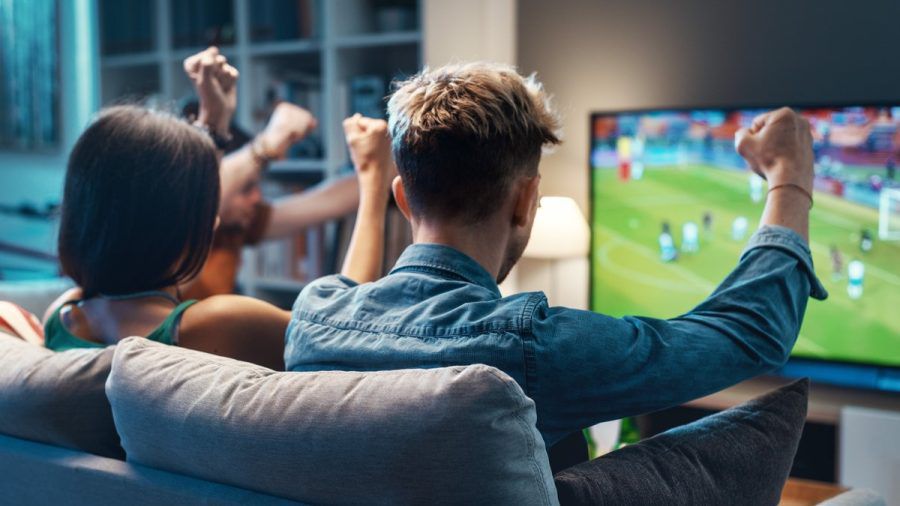 Fußball auf der Couch: Diese Sender zeigen die Spiele der DFB-Elf bei der Heim-EM 2024 im TV. (wue/spot)