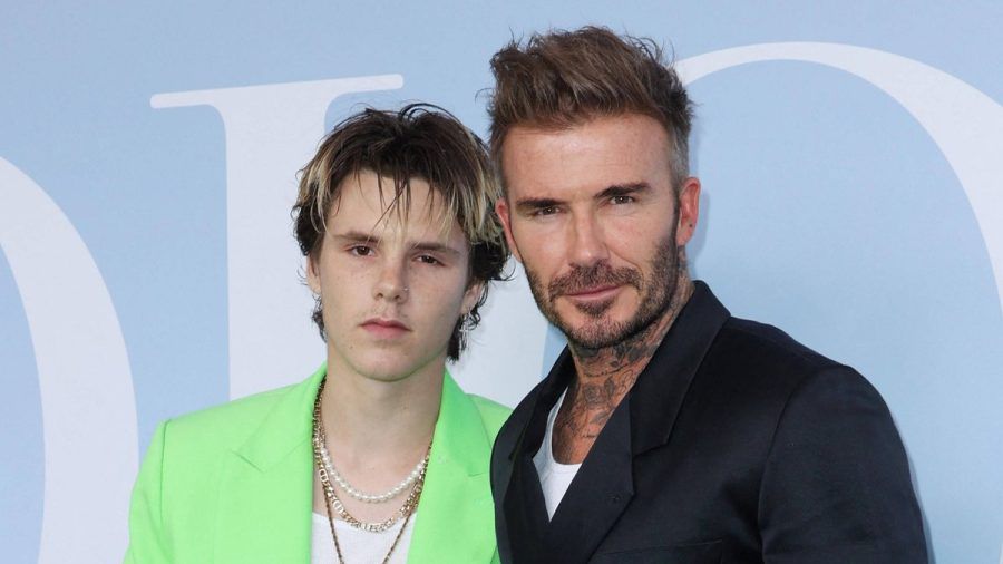 Teilen ihre Leidenschaft für Mode: Cruz Beckham und sein Vater David Beckham im Sommer bei der Dior Fashion Show in Paris. (the/spot)