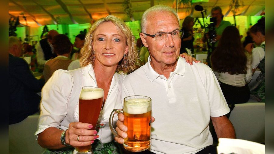 Franz Beckenbauer mit seiner letzten Frau Heidrun im Jahr 2018. (dr/spot)