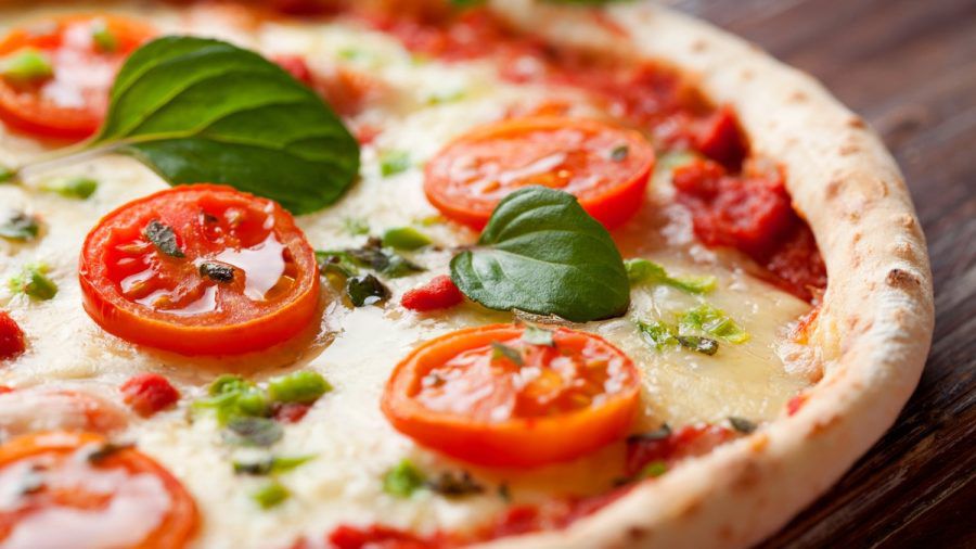 Die traditionelle Pizza Napoletana soll die Farben der italienischen Flagge darstellen - so zumindest die Legende... (che/spot)