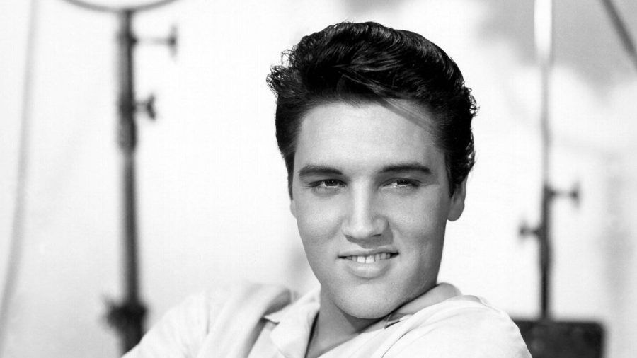 Die KI bringt ihn wieder auf die Bühne: Elvis Presley. (joeka/spot)