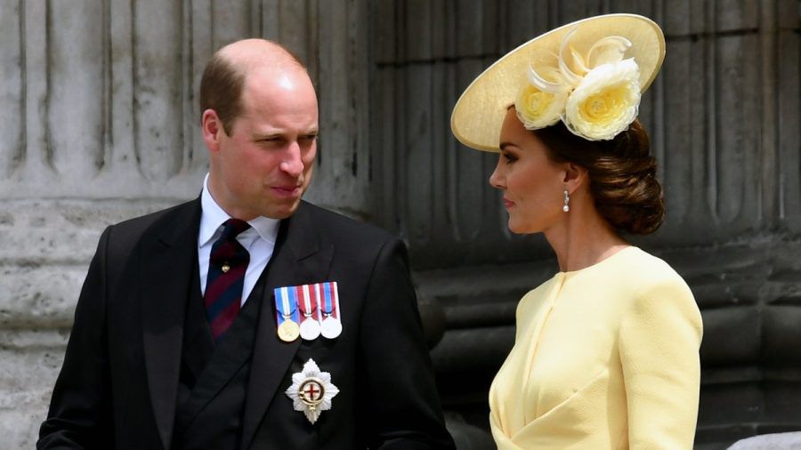 Prinz William kümmert sich während der Abwesenheit von Prinzessin Kate um die Familie. (the/spot)
