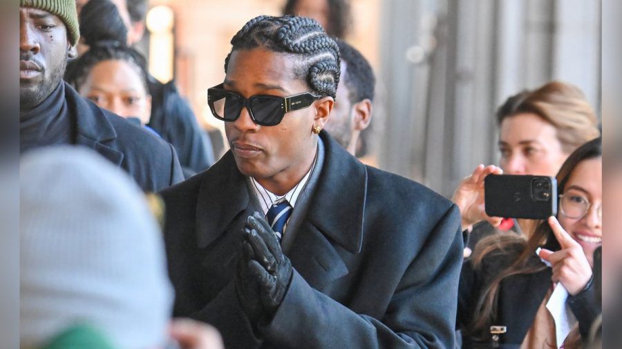 A$AP Rocky auf dem Weg zum Gerichtssaal. (dr/spot)