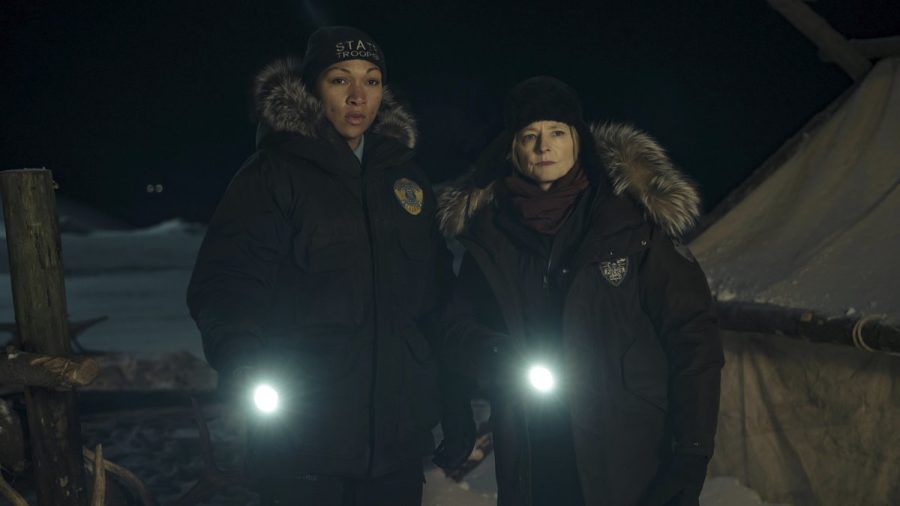 Jodie Foster (r.) und Kali Reis bilden in der vierten "True Detective"-Staffel das Ermittlerinnen-Duo. (stk/spot)