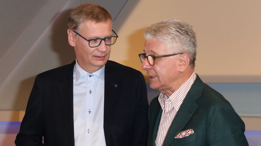 Günther Jauch und Marcel Reif (r.) sind seit vielen Jahren gut befreundet. (dr/spot)