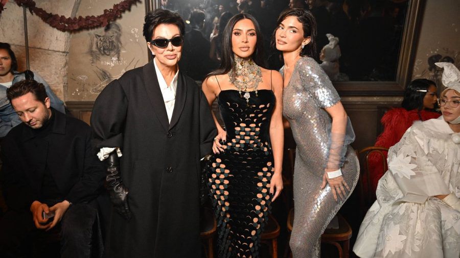 Kris Jenner (l.) mit ihren Töchtern Kim Kardashian und Kylie Jenner. (hub/spot)
