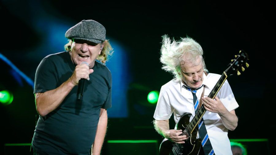 AC/DC um Sänger Brian Johnson (l.) und Gitarrist Angus Young kommen nach Deutschland. (smi/spot)