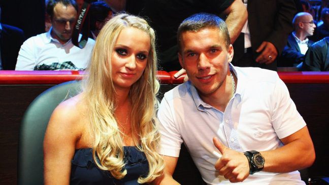 Lukas Podolski und seine Ehefrau Monika sind seit 2011 verheiratet. (dr/spot)