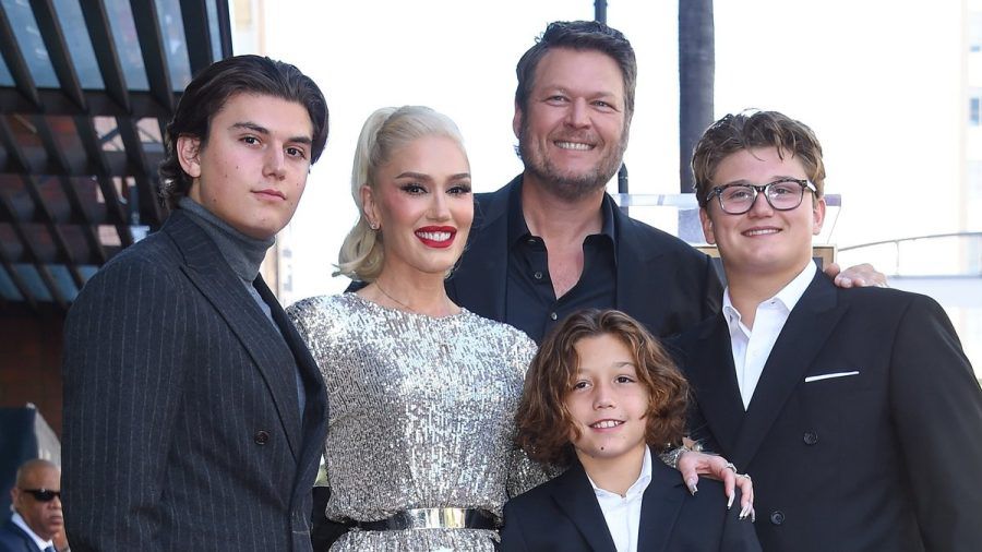 Gwen Stefani mit ihren Söhnen und Ehemann Blake Shelton. (mia/spot)