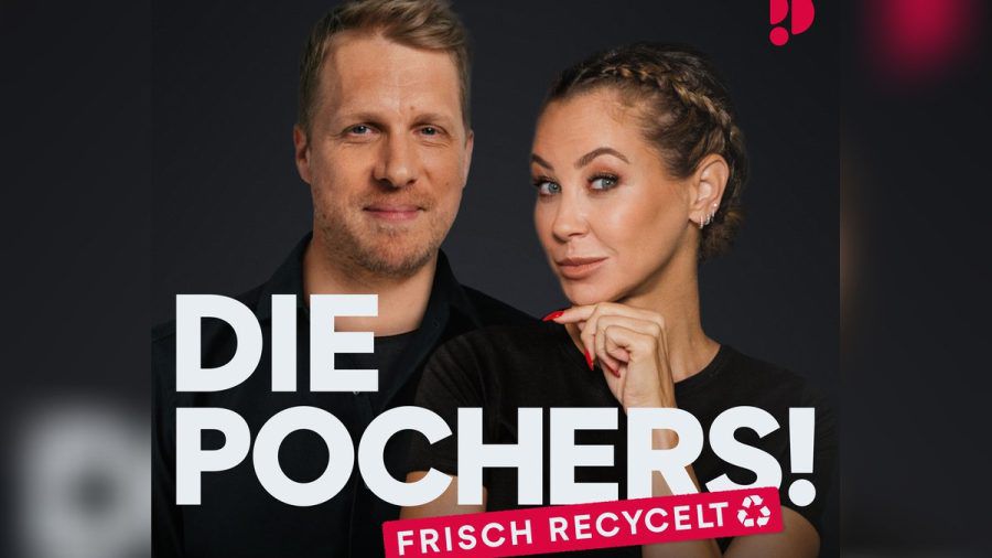 Oliver Pocher und Alessandra Meyer-Wölden werden auch in den kommenden zwei Jahren gemeinsam in ihrem Podcast "Die Pochers! Frisch recycelt" zu hören sein. (the/spot)