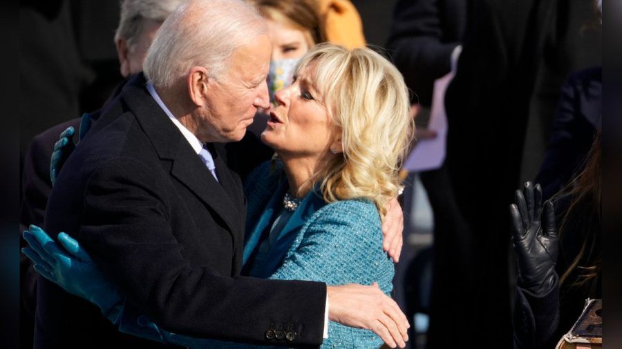 Joe und Jill Biden scheuen sich nicht davor, ihre Liebe öffentlich zu zeigen. (ncz/spot)