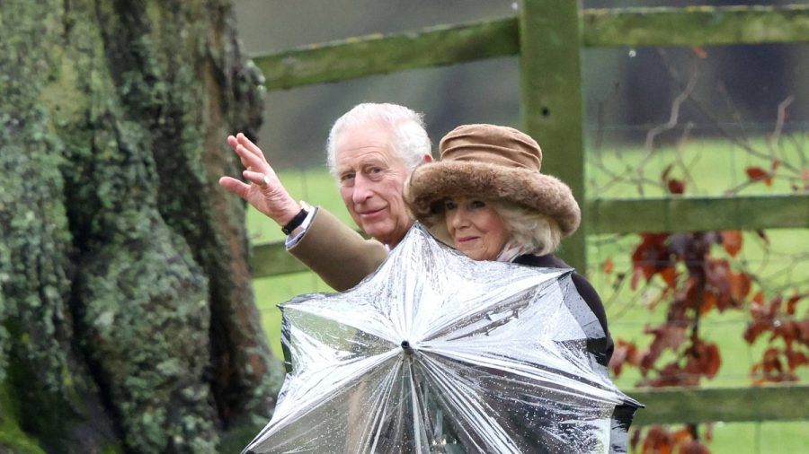 König Charles III. und Königin Camilla auf dem Weg zum Gottesdienst. (ncz/spot)