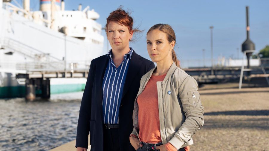 Die Rostocker Kommissarinnen Katrin König (Anneke Kim Sarnau) und Melly Böwe (Lina Beckmann) suchen im "Polizeiruf 110: Diebe" eine Junkie-Mutter und ihre Tochter. (ili/spot)