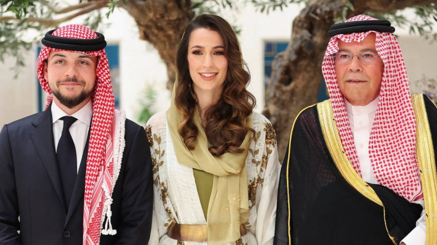 Prinzessin Rajwa mit ihrem Ehemann Hussein (li.) und Vater Khaled. (ncz/spot)