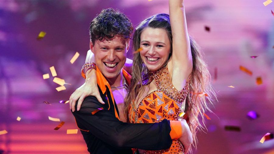 Ann-Kathrin Bendixen und Valentin Lusin tanzen bei "Let's Dance". (ili/spot)
