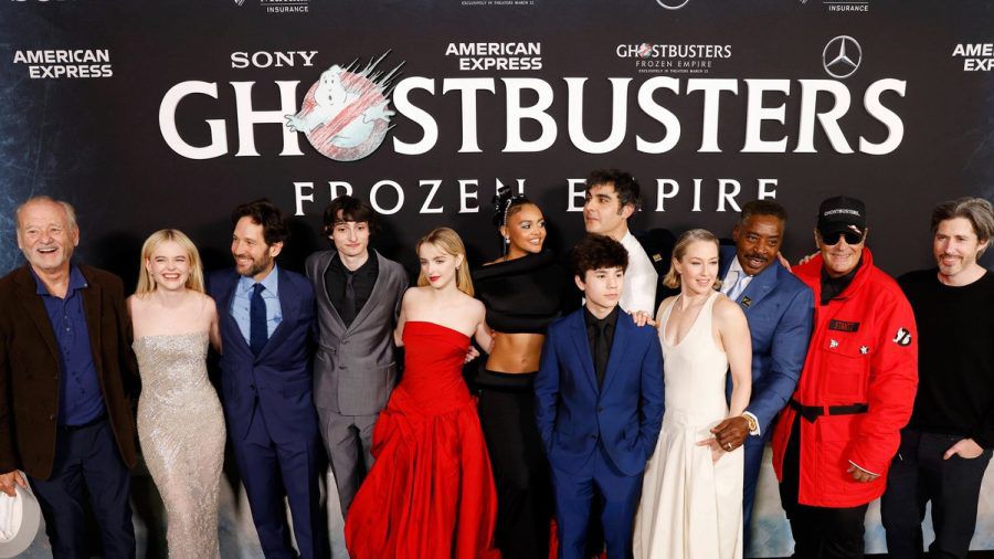 Alte und neue "Ghostbusters" bei der "Frozen Empire"-Premiere in New York zusammen auf dem roten Teppich. (the/spot)