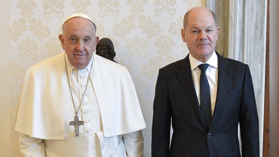Papst Franziskus und Bundeskanzler Olaf Scholz haben sich getroffen. (hub/spot)