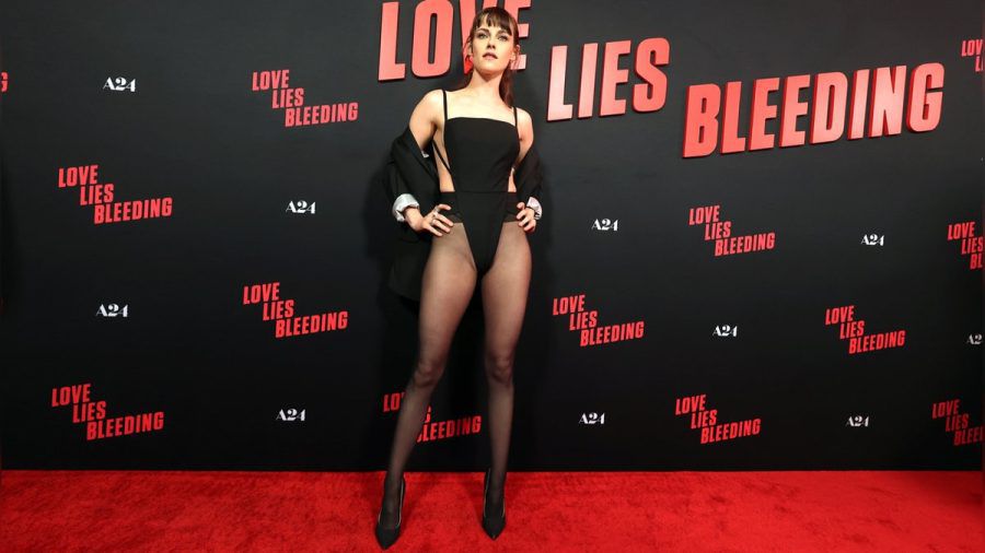 Die "Love Lies Bleeding"-Premiere in Los Angeles: Kleid oder Hose waren bei Kristen Stewart Fehlanzeige. (hub/spot)