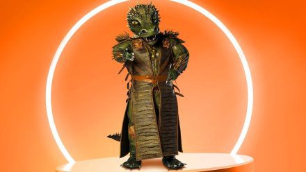 Das Krokodil ist eines der "The Masked Singer"-Kostüme in Staffel zehn. (ncz/spot)