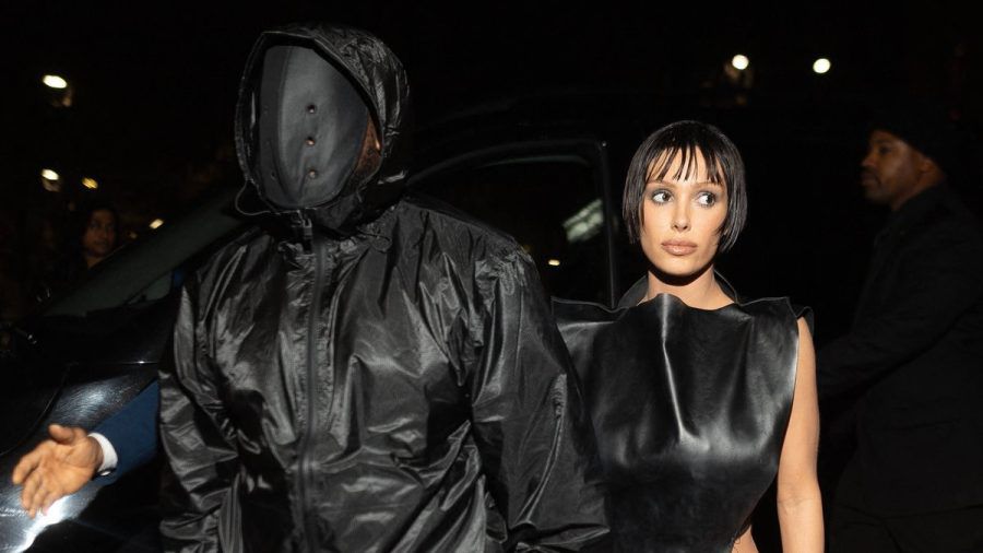 Kanye West und seine Frau und "Muse" Bianca Censori sorgen bei der Fashion Week in Paris für Schlagzeilen. (the/spot)