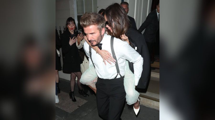 Um 2:30 Uhr in der Nacht trug David Beckham seine Victoria nach Hause. (dr/spot)