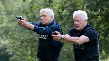 "Tatort: Schau mich an": Franz Leitmayr (Udo Wachtveitl) und Ivo Batic (Miroslav Nemec) im Einsatz. (cg/spot)