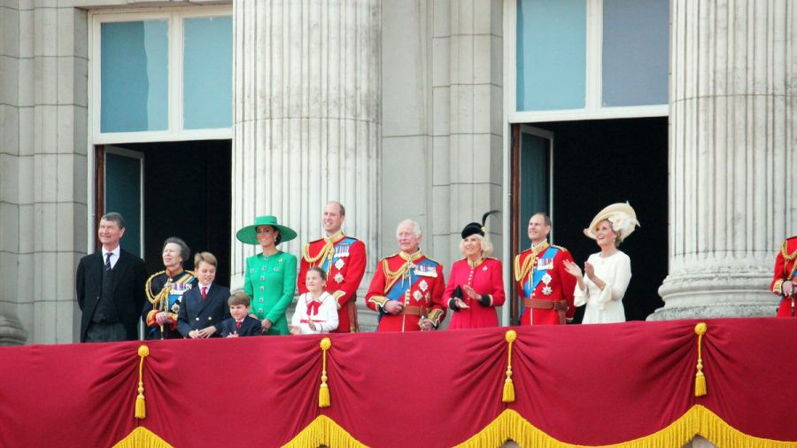 Die Royals auf dem Balkon des Buckingham Palastes. (hub/spot)