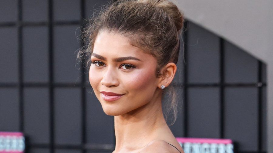 Hollywood-Star Zendaya bringt ihre braunen Augen mit zarten erdigen Farbtönen und leichtem Gold-Schimmer perfekt zur Geltung. (the/spot)