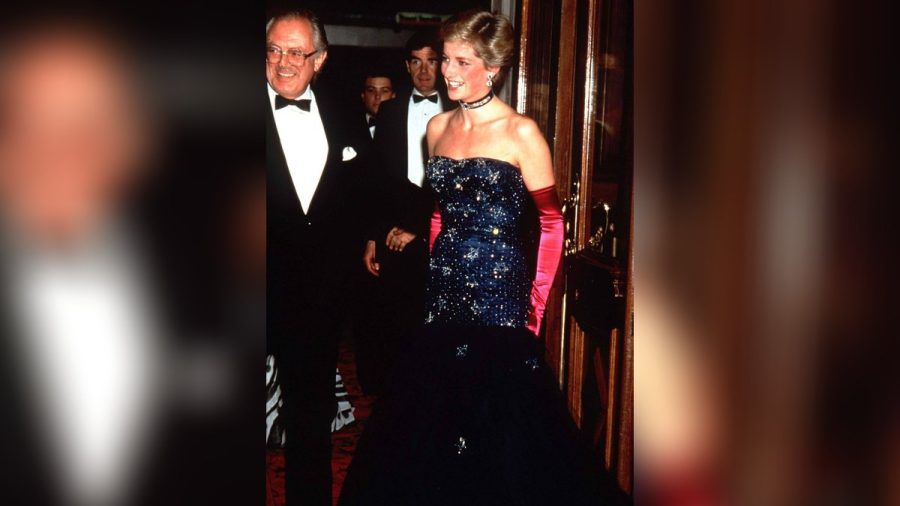 Dieses Kleid von Prinzessin Diana wird nun versteigert. (hub/spot)