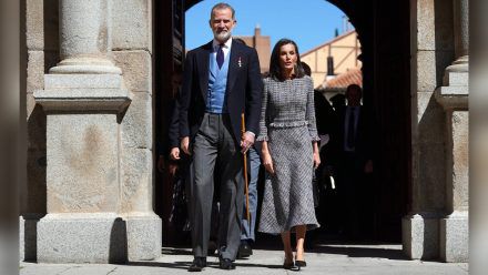 Gut angezogen wie immer: König Felipe und Königin Letizia von Spanien bei einer Preisverleihung in Madrid. (the/spot)
