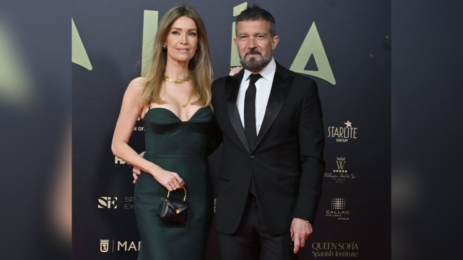 Antonio Banderas und seine Partnerin Nicole Kimpel zusammen auf dem roten Teppich der Talia Awards 2024 in Madrid. (the/spot)