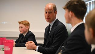 Prinz William folgte einer Einladung des zwölfjährigen Schülers Freddie Hadley (links). (ncz/spot)