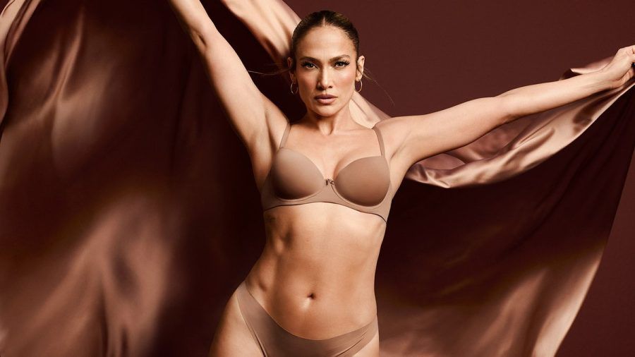 "Umarme deine Kraft": Jennifer Lopez macht Werbung für Dessous. (ae/spot)