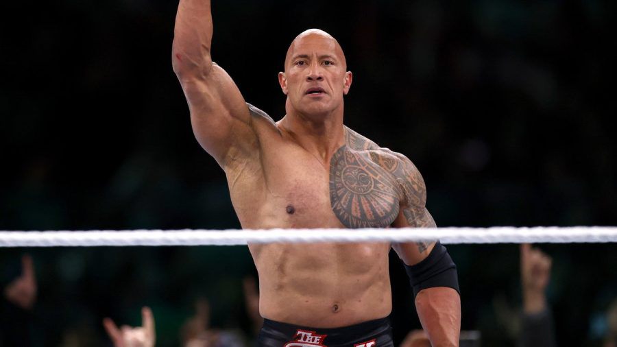 Dwayne "The Rock" Johnson im Ring von WrestleMania XL. (lau/spot)