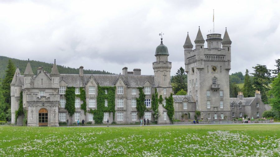 Erstmals dürfen Besucherinnen und Besucher auch in das Schloss Balmoral - nicht nur in den Park. (ili/spot)