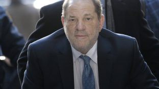 Harvey Weinstein während seines Gerichtsprozesses 2020 in New York. (lau/spot)
