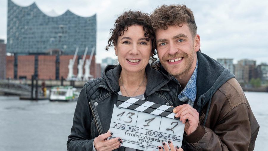 Maria Ketikidou und Enrique Fiß stehen für den "Großstadtrevier"-Film "Triage" vor der Kamera. (smi/spot)