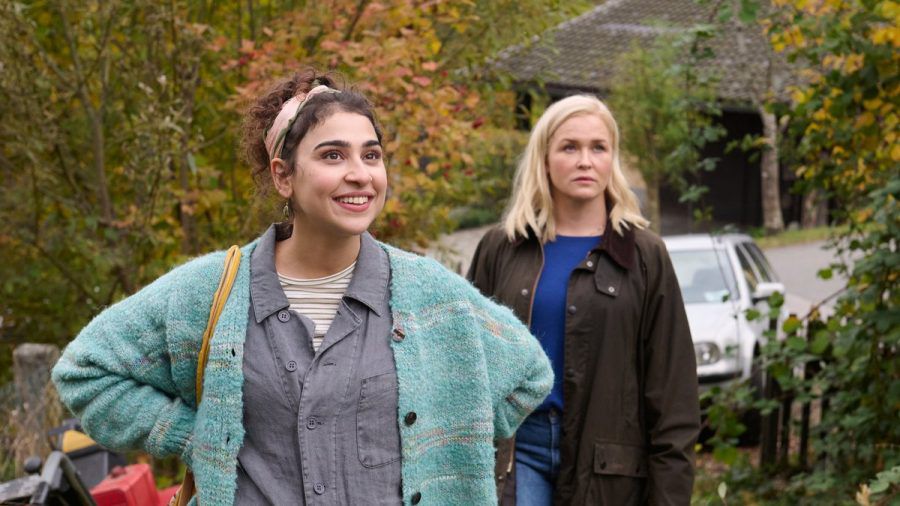 "Lena Lorenz: Benita und Muck": Lena Lorenz (Judith Hoersch, r.) ist entsetzt über den Zustand des Hauses, das Benita Schickler (Hannah Gharib) und ihr Freund Muck Stadler erworben haben. (hub/spot)