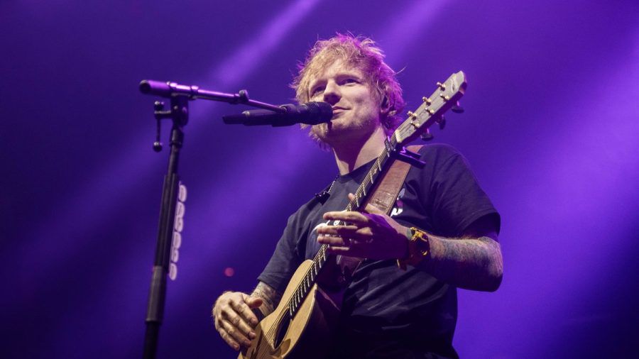 Ed Sheeran überrascht Musikstudenten. (eyn/spot)