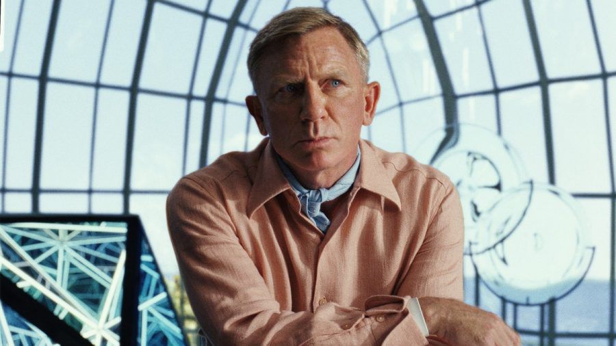 Daniel Craig als Benoit Blanc in "Glass Onion: A Knives Out Mystery". (smi/spot)
