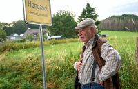 "Mord mit Aussicht": Das fiktive Dorf Hengasch verliert Grantler Hans Zielonka (Michael Hanemann). (sv/spot)