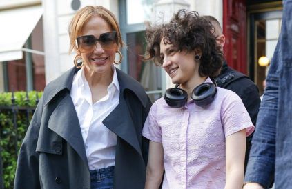 Jennifer Lopez besuchte mit Emme das Louvre. (eyn/spot)