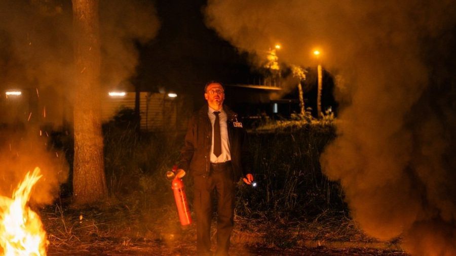 Wachmann Busch (Gerhard Wittmann) im "Polizeiruf 110: Funkensommer". (eyn/spot)
